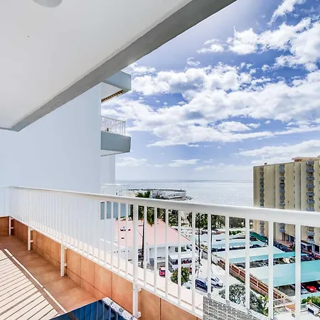 Puerto Marina, Frente Al Mar