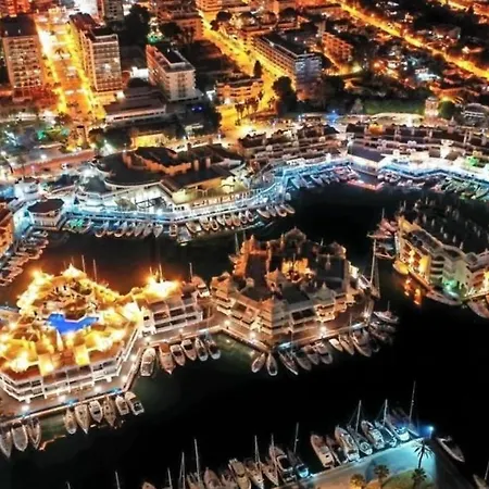 Puerto Marina, Frente Al Mar